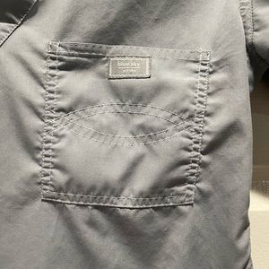 Blue sky light gray women’s XS scrubs.  Contrast stitching on pockets.